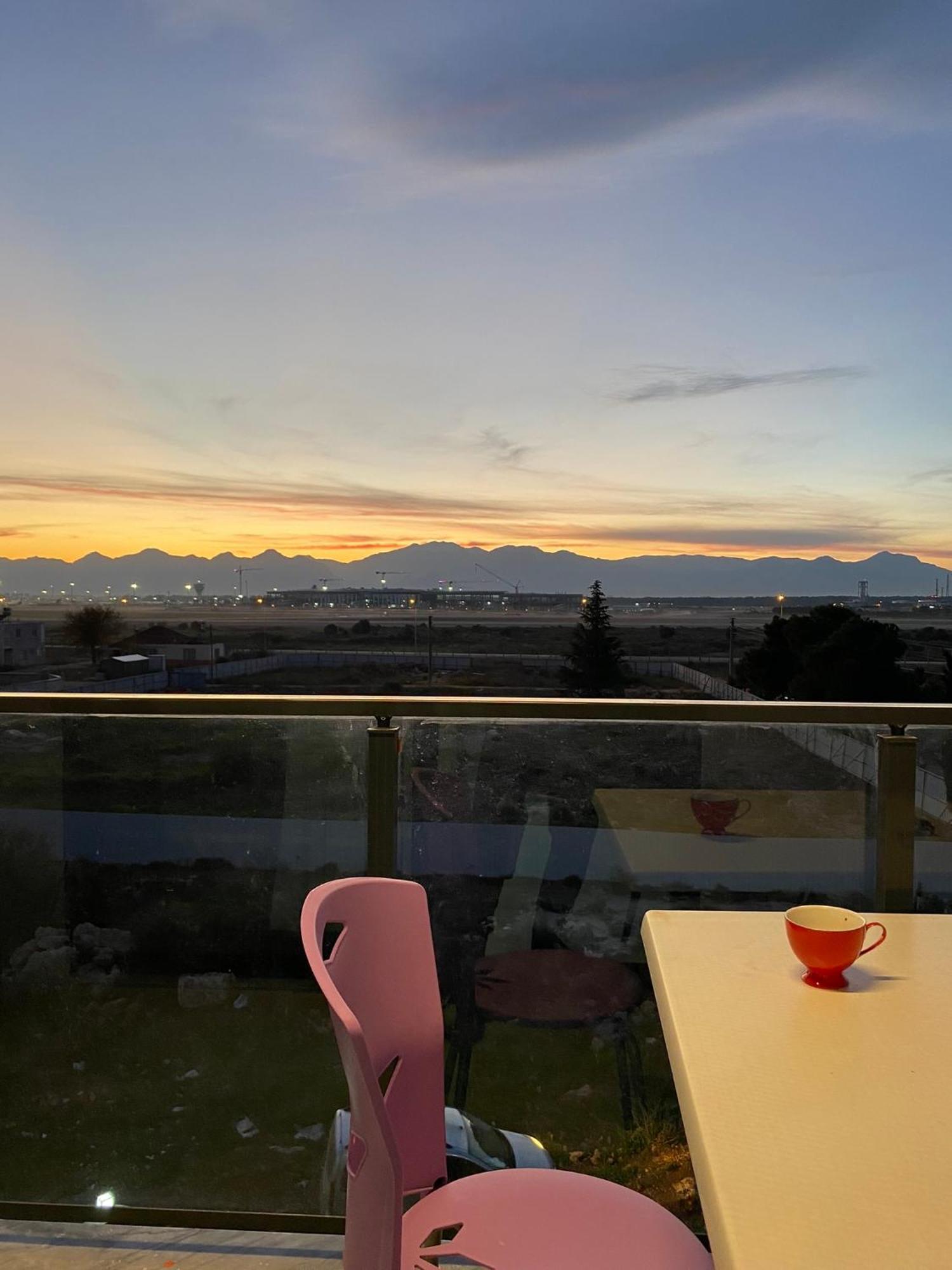 Havalimanina Yakin 1+1 Lux Suite Aksu  Esterno foto